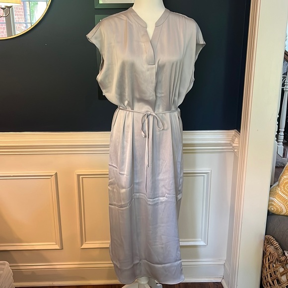 BANANA REPUBLIC Factory Silver/Gray Silky Dolman Sleeve Dress - Picture 1 of 5